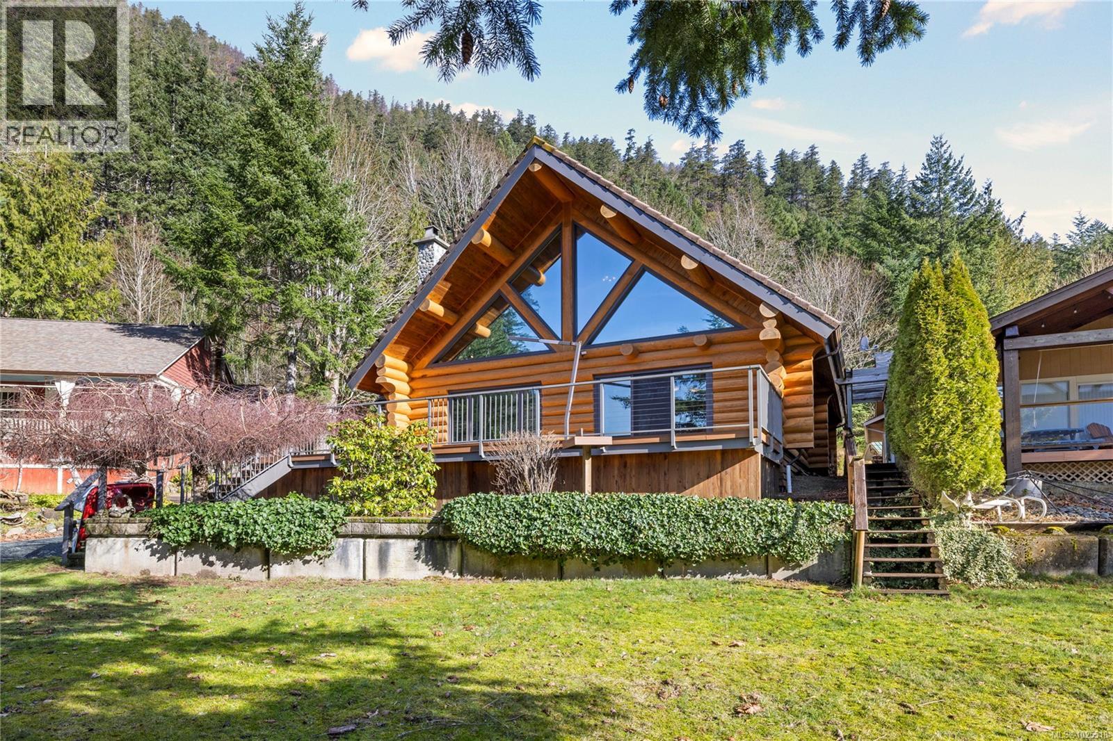 1270 Chalet Rd, Qualicum Beach
