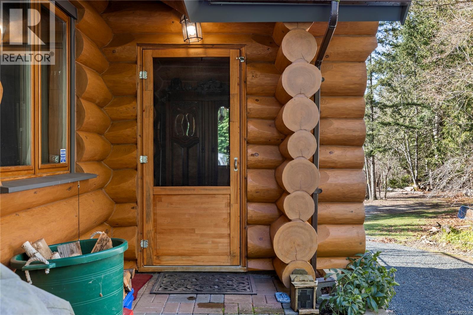 1270 Chalet Rd, Qualicum Beach