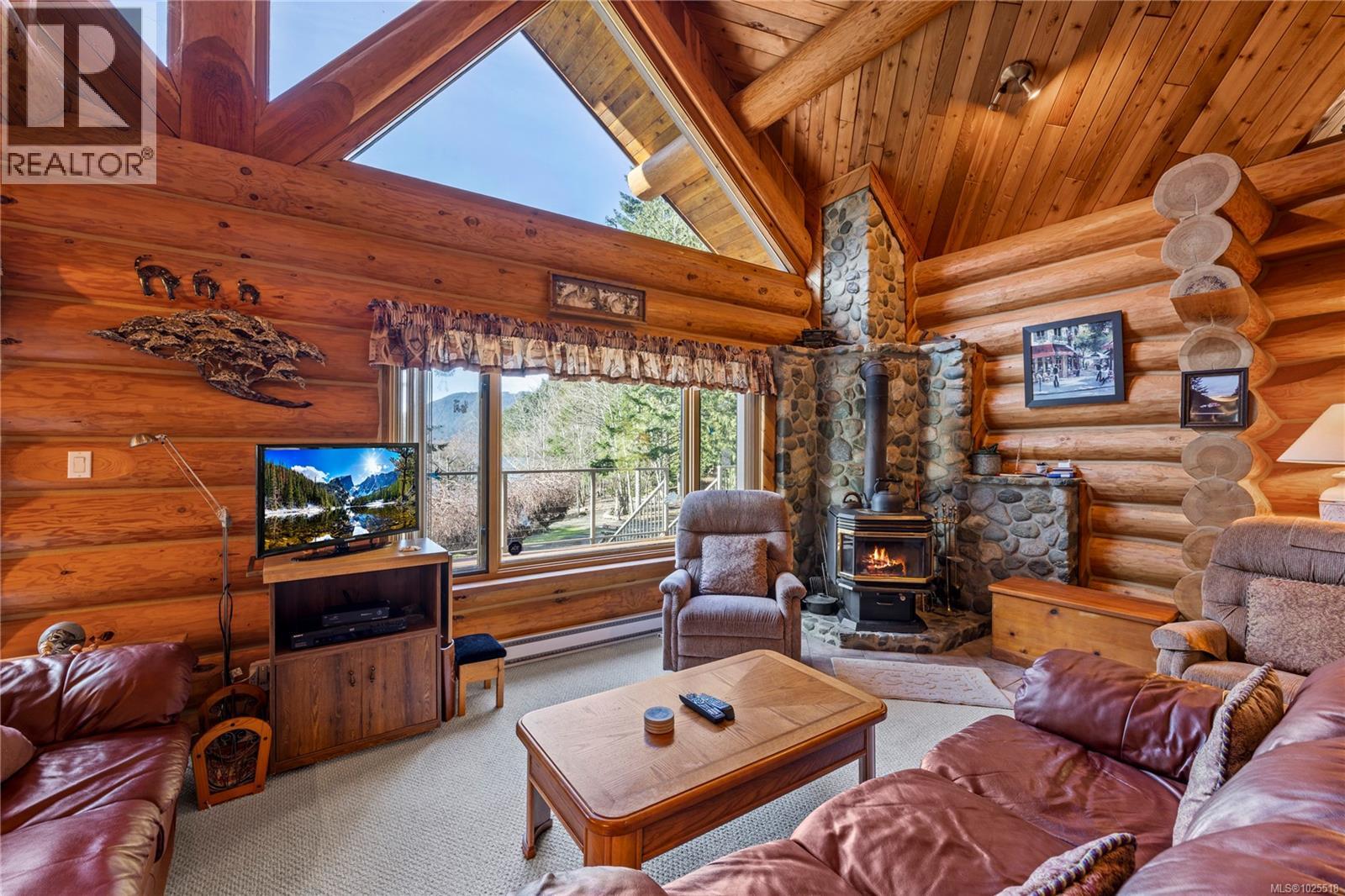 1270 Chalet Rd, Qualicum Beach