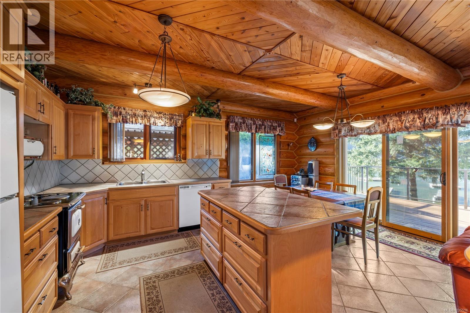1270 Chalet Rd, Qualicum Beach