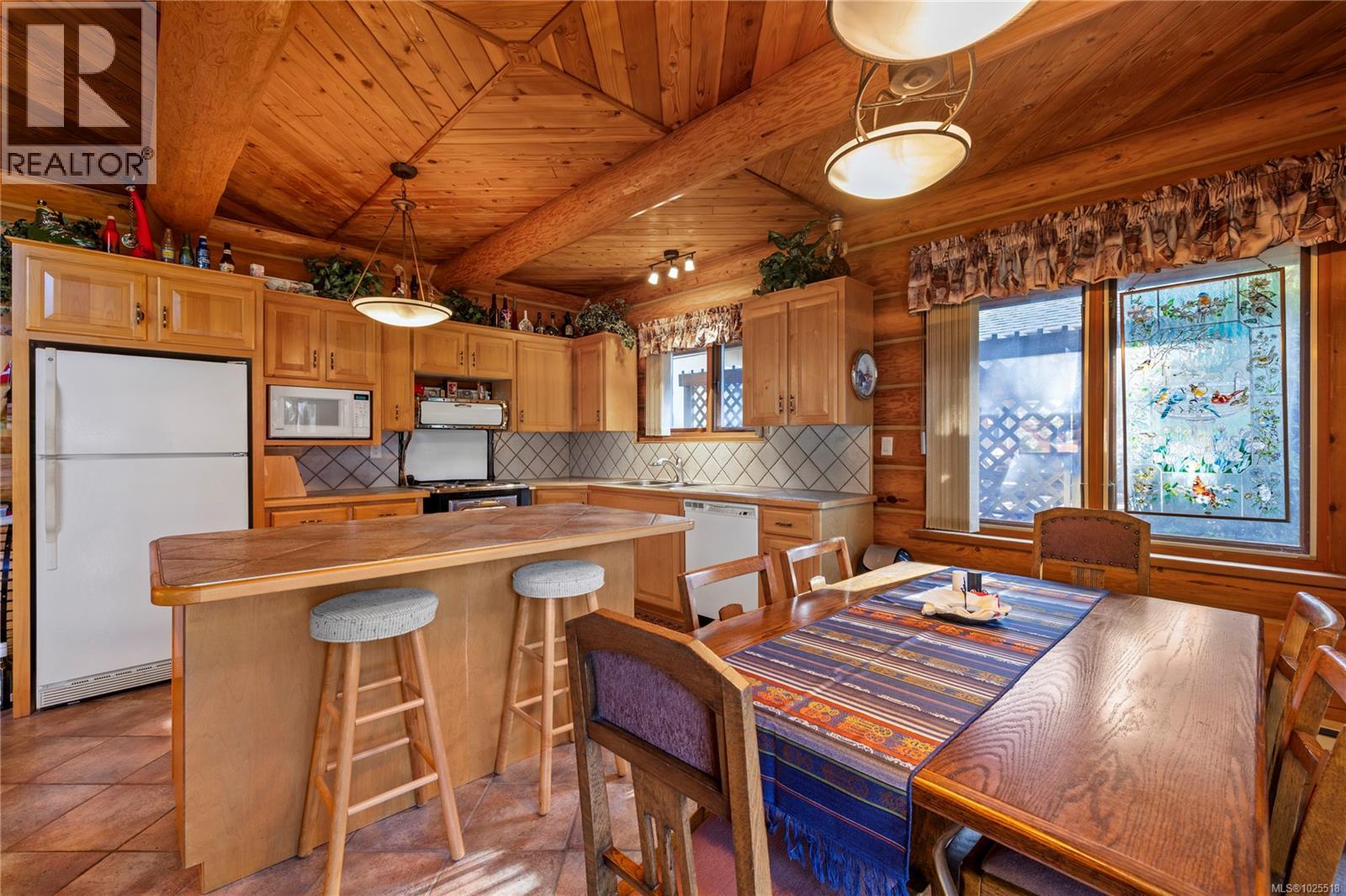 1270 Chalet Rd, Qualicum Beach