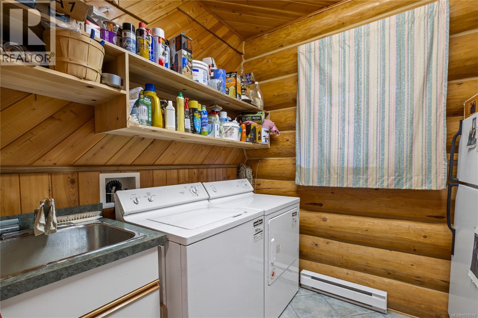 1270 Chalet Rd, Qualicum Beach