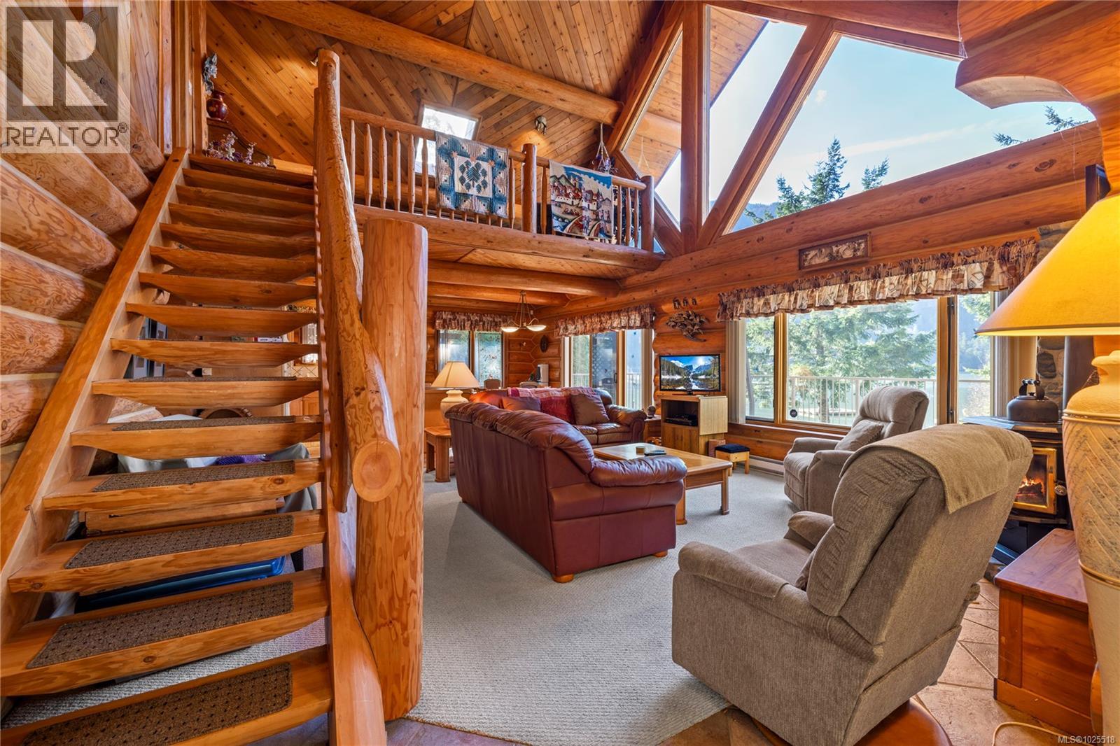 1270 Chalet Rd, Qualicum Beach