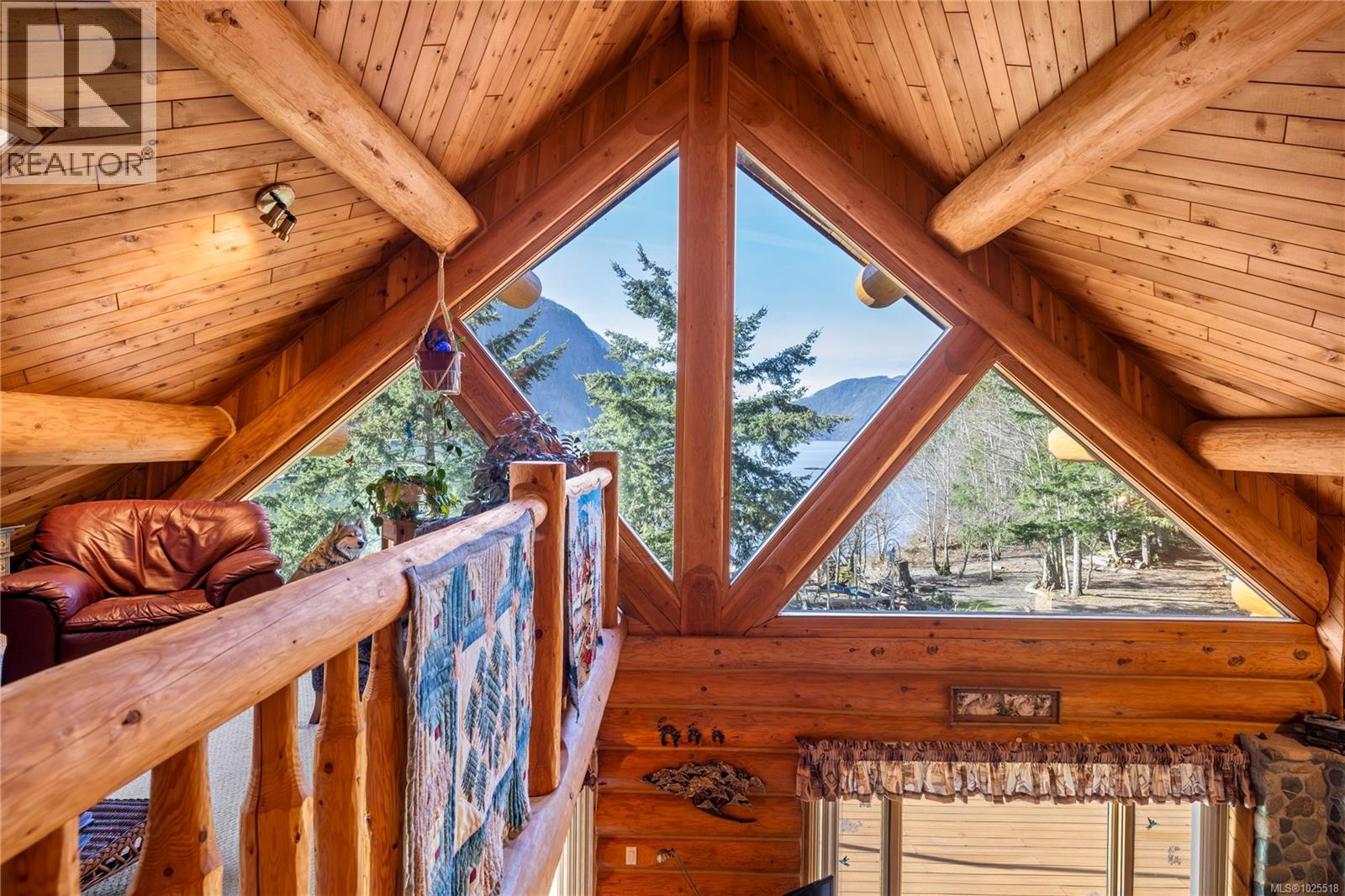 1270 Chalet Rd, Qualicum Beach