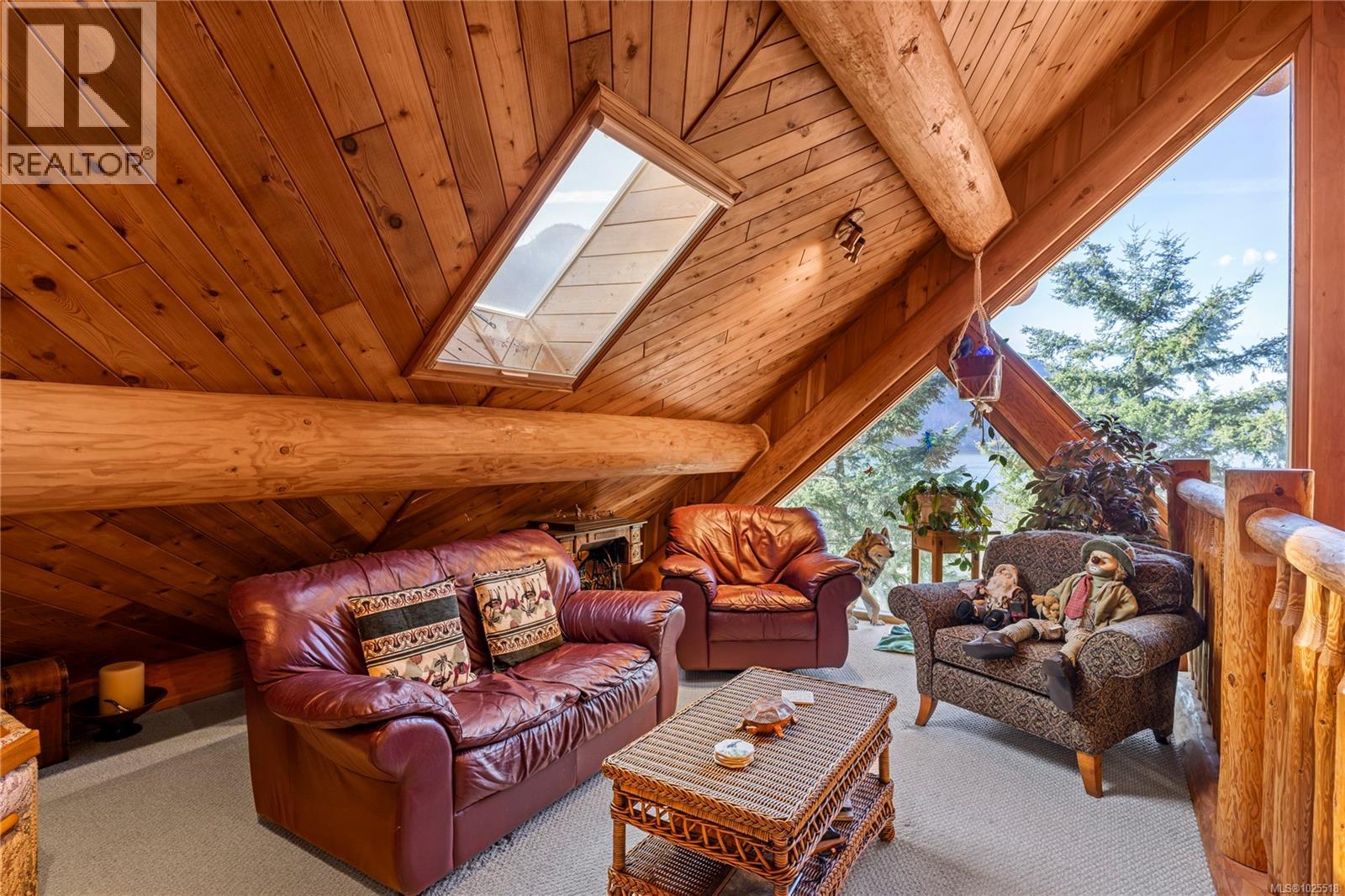 1270 Chalet Rd, Qualicum Beach