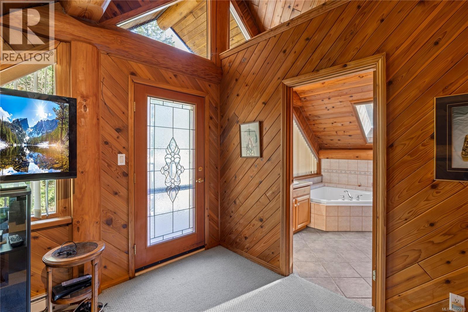 1270 Chalet Rd, Qualicum Beach