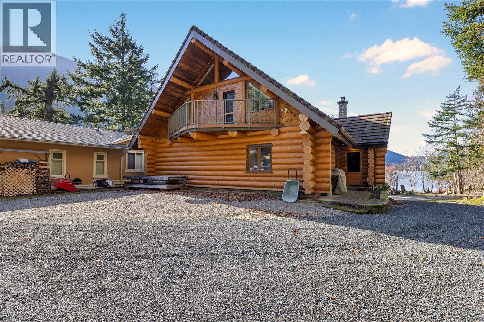 1270 Chalet Rd, Qualicum Beach