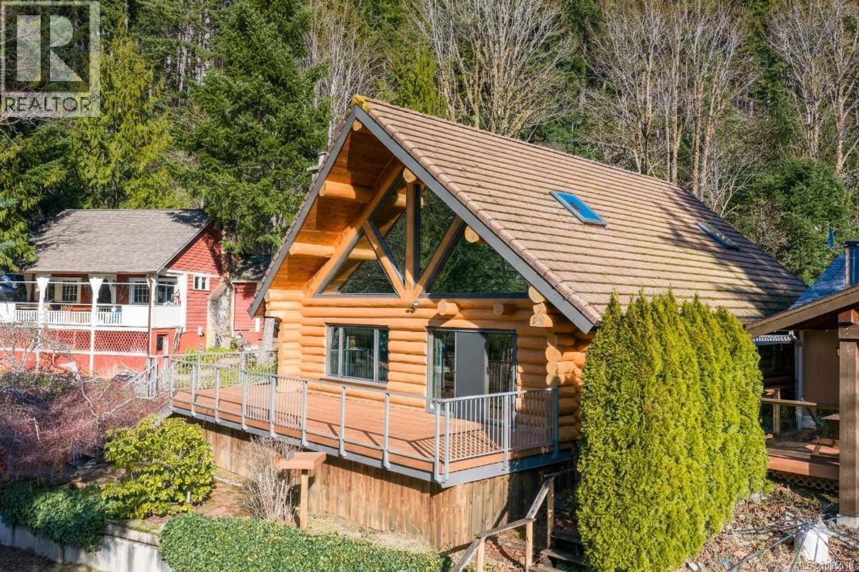 1270 Chalet Rd, Qualicum Beach