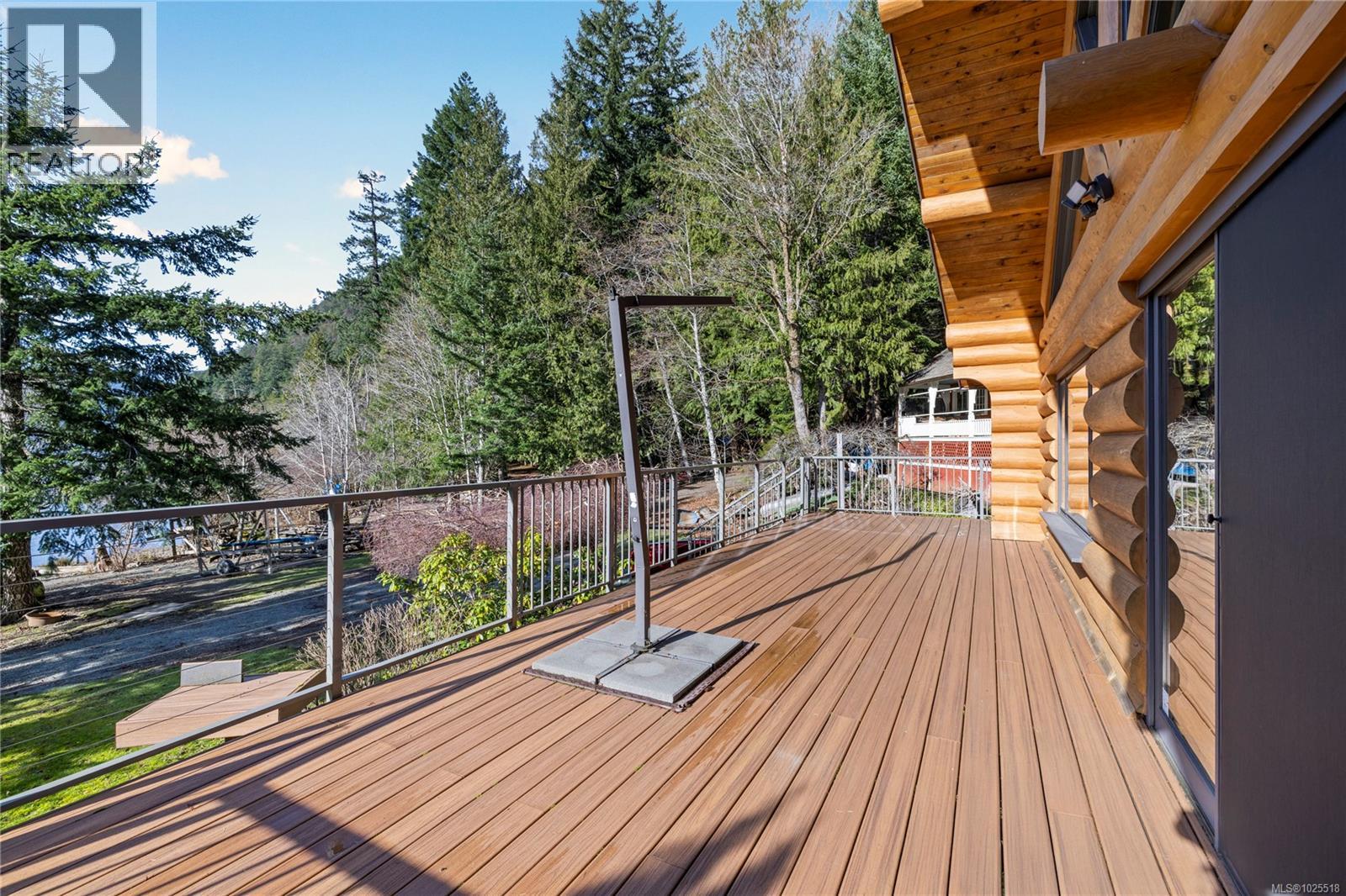 1270 Chalet Rd, Qualicum Beach