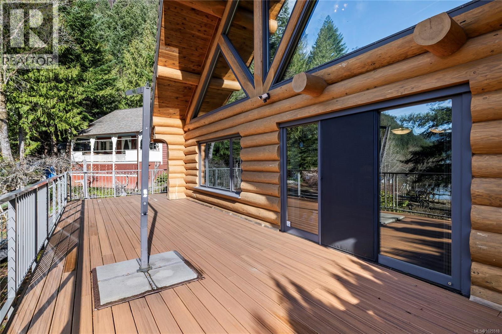 1270 Chalet Rd, Qualicum Beach