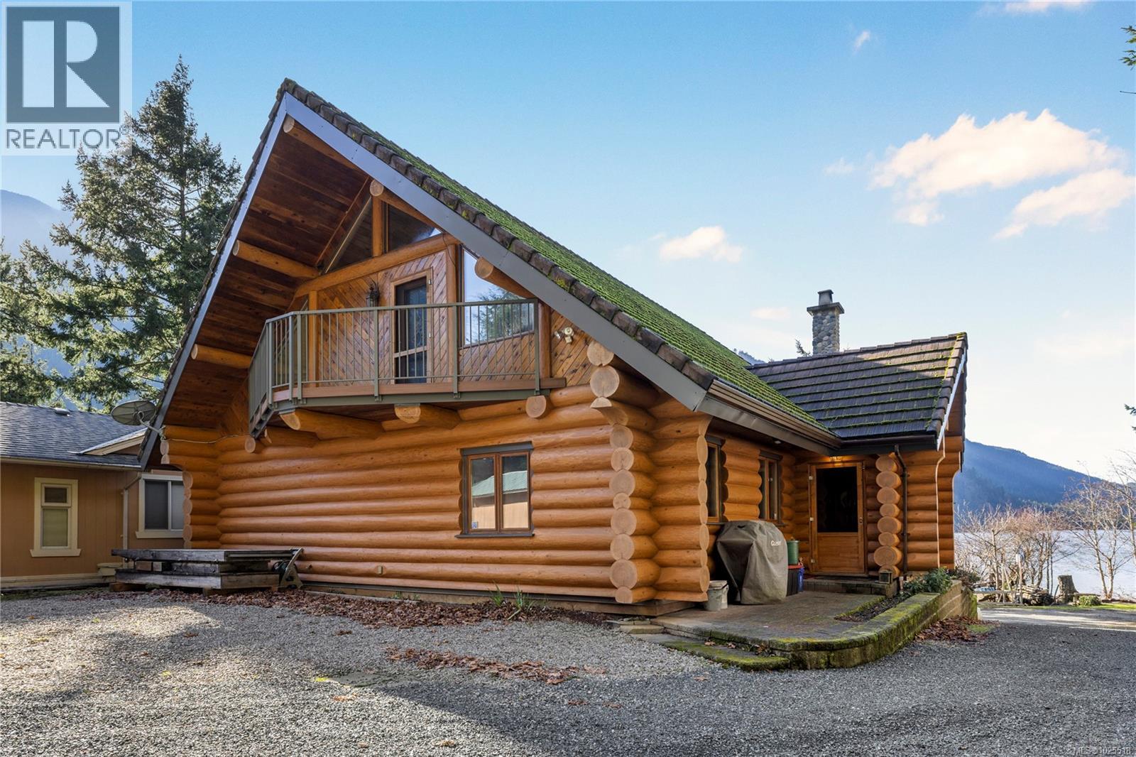 1270 Chalet Rd, Qualicum Beach