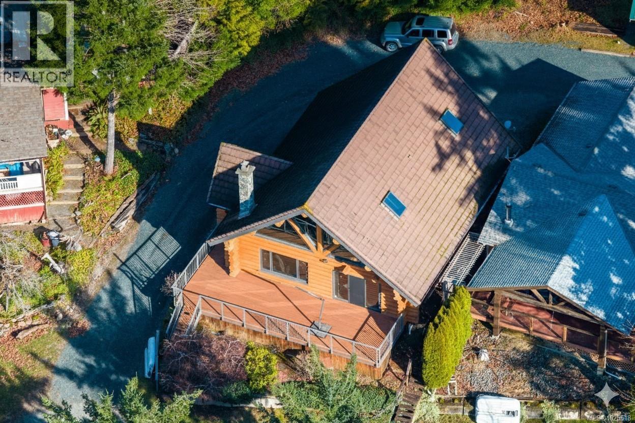 1270 Chalet Rd, Qualicum Beach