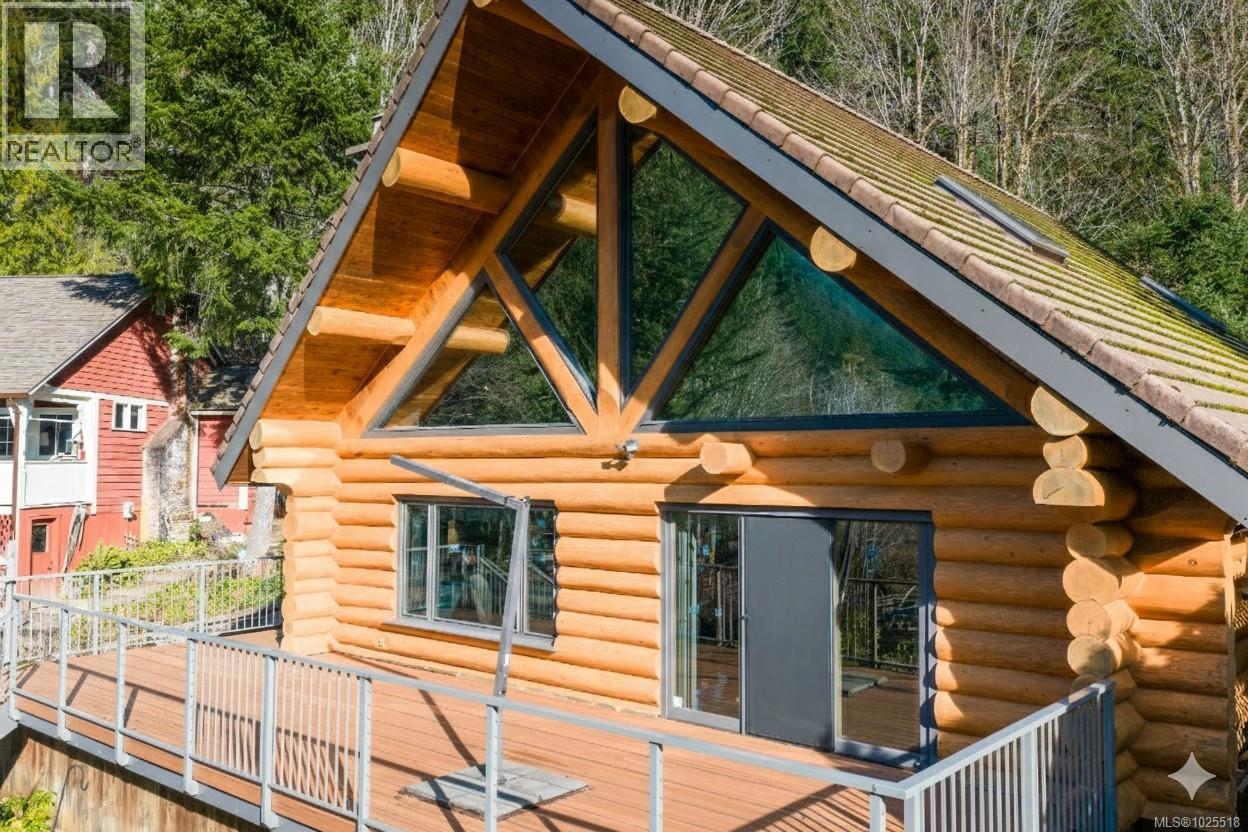 1270 Chalet Rd, Qualicum Beach