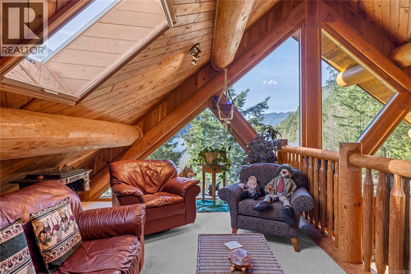 1270 Chalet Rd, Qualicum Beach