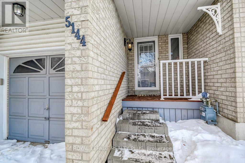 5144 LAMPMAN AVENUE - Photo 4 of 47, Burlington (Uptown), Ontario