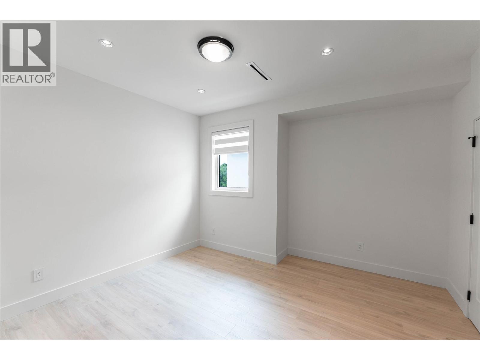 #2 840 Grenfell Ave Avenue - 14