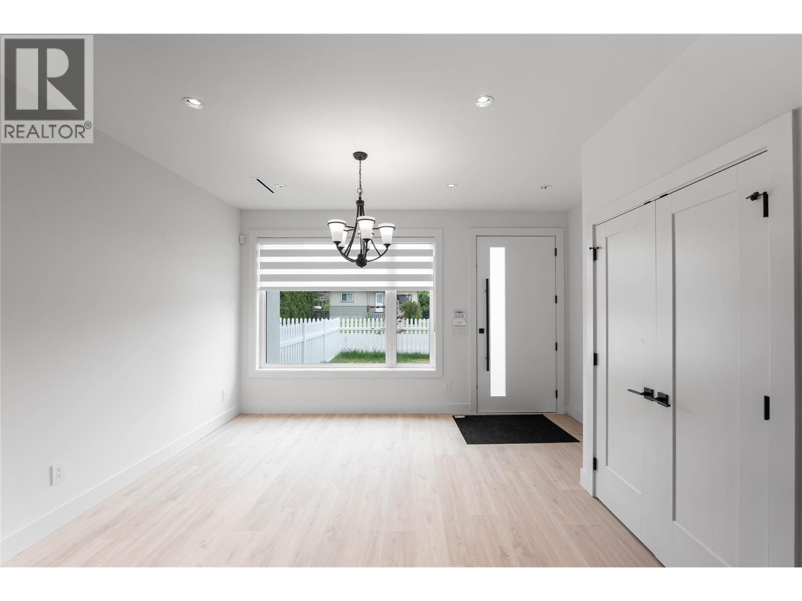 #2 840 Grenfell Ave Avenue - 3