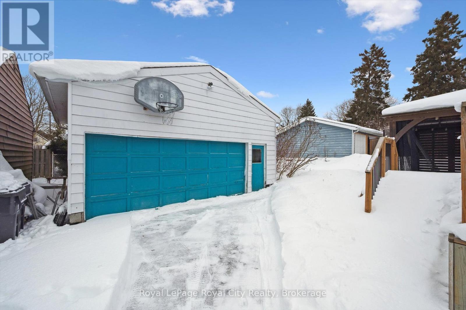 11 CHASE AVENUE - Photo 2 of 40, Guelph (Junction/Onward Willow), Ontario