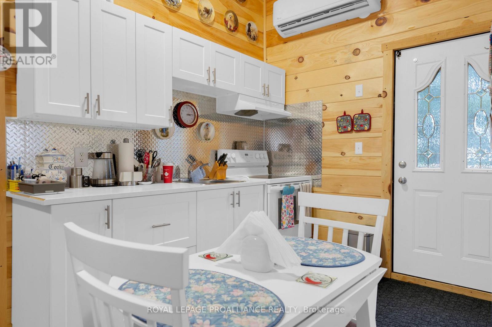 138 HOLLISTER ROAD - 35