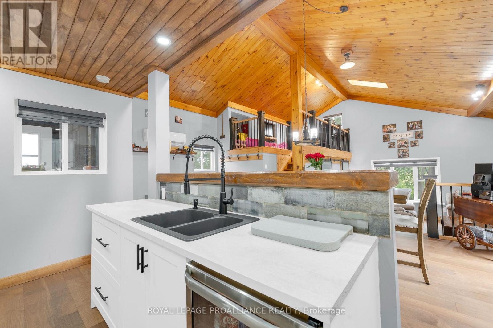 138 HOLLISTER ROAD - 6