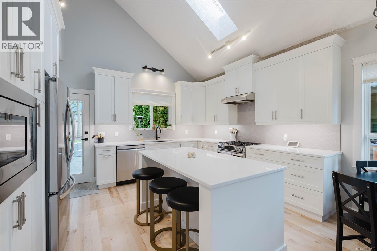 1595 Simon Pl, Cowichan Bay