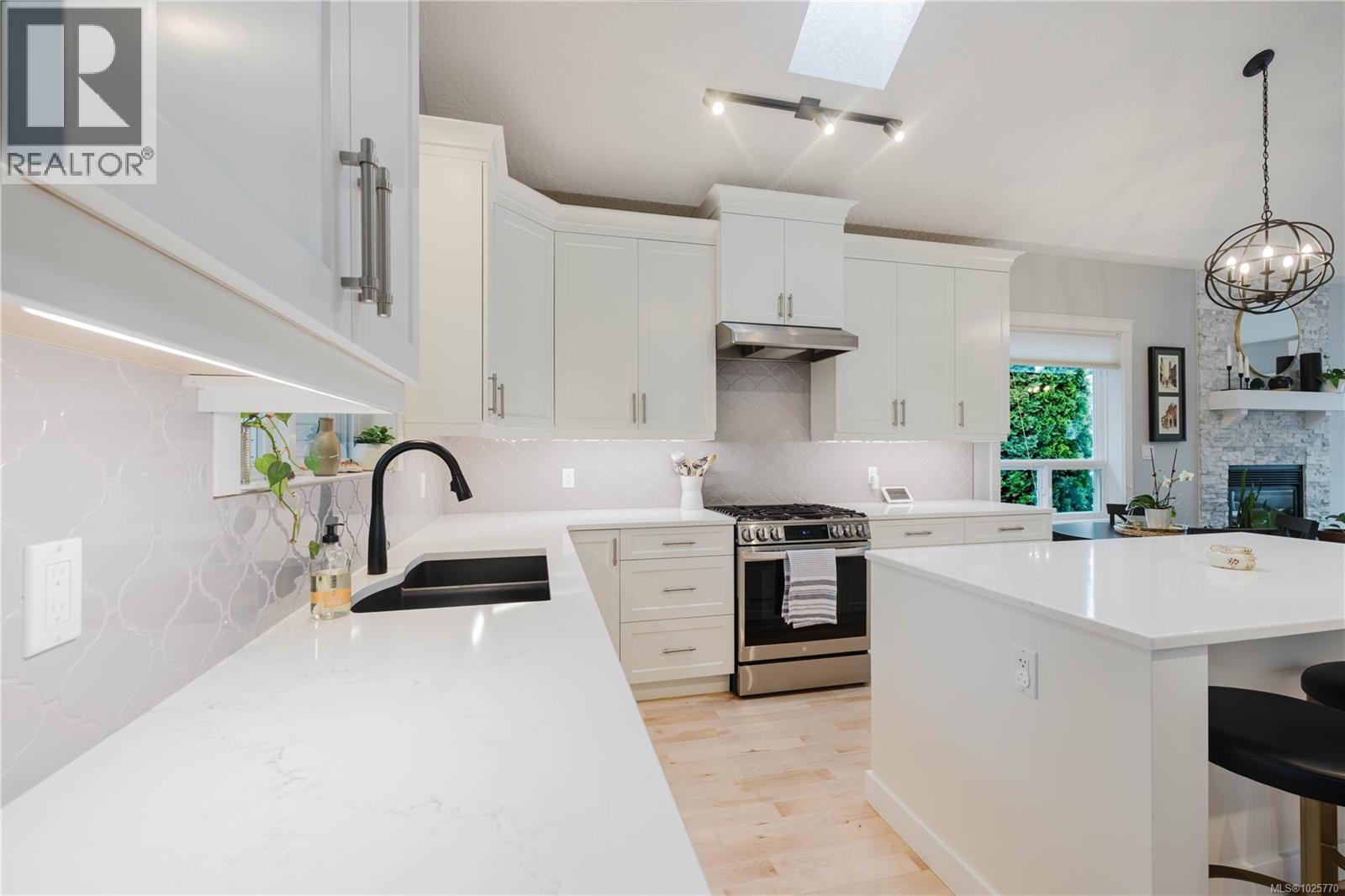 1595 Simon Pl, Cowichan Bay