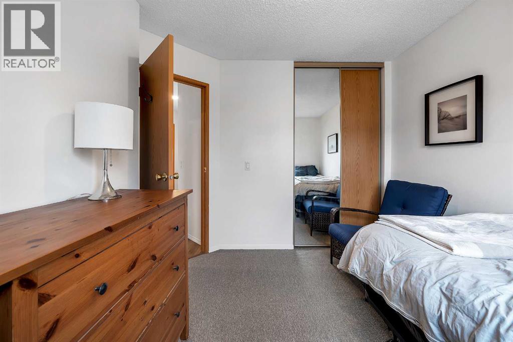 Single Family House Bi-level for Sale in  Rivercrest Close SE Riverbend Calgary 