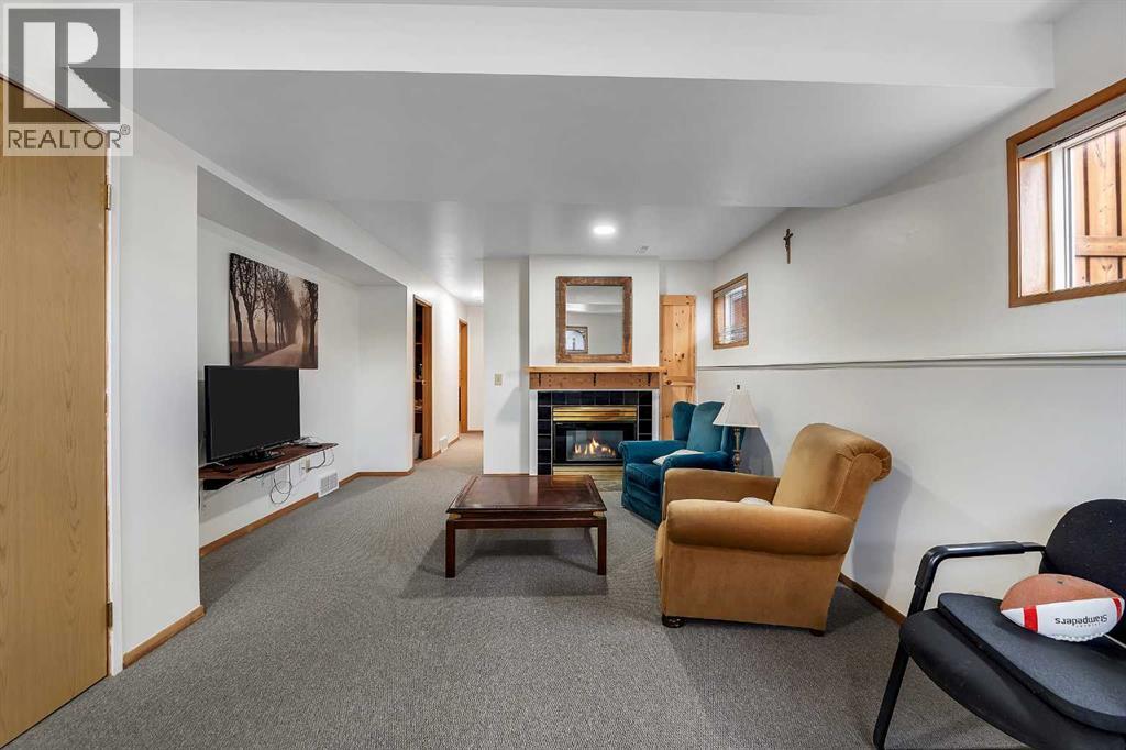 Single Family House Bi-level for Sale in  Rivercrest Close SE Riverbend Calgary 