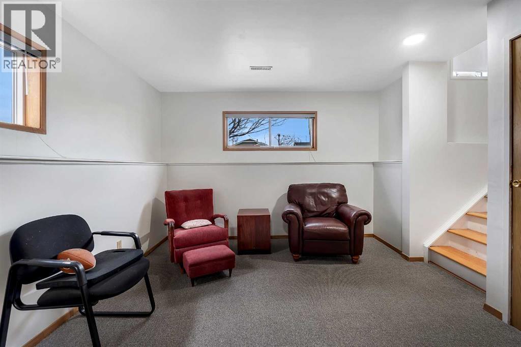 Single Family House Bi-level for Sale in  Rivercrest Close SE Riverbend Calgary 