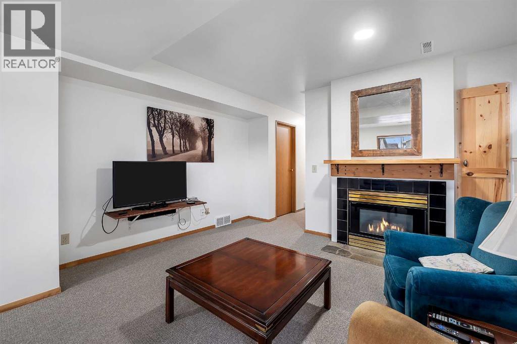 Single Family House Bi-level for Sale in  Rivercrest Close SE Riverbend Calgary 