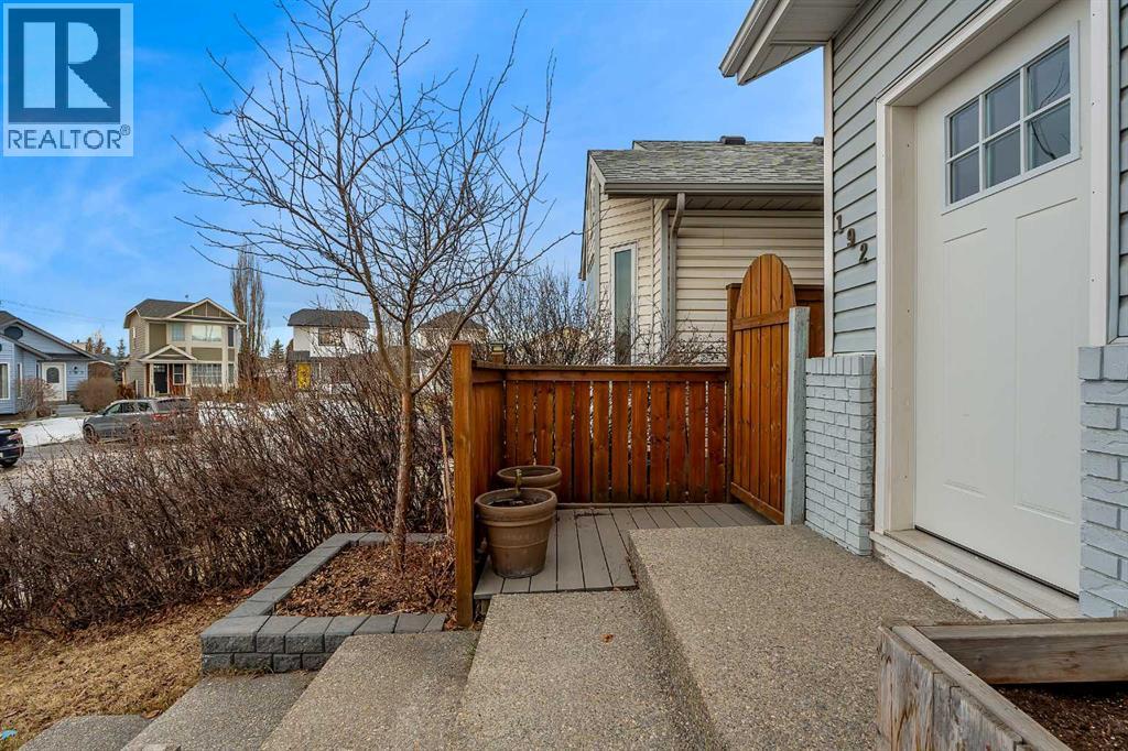 Single Family House Bi-level for Sale in  Rivercrest Close SE Riverbend Calgary 