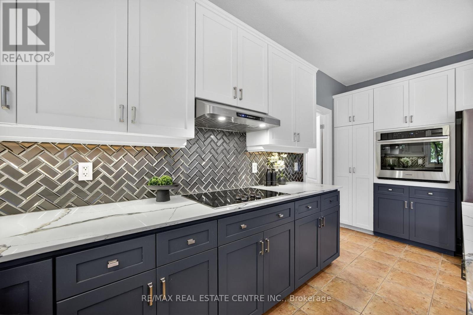 37 WOODLAND DRIVE - 25