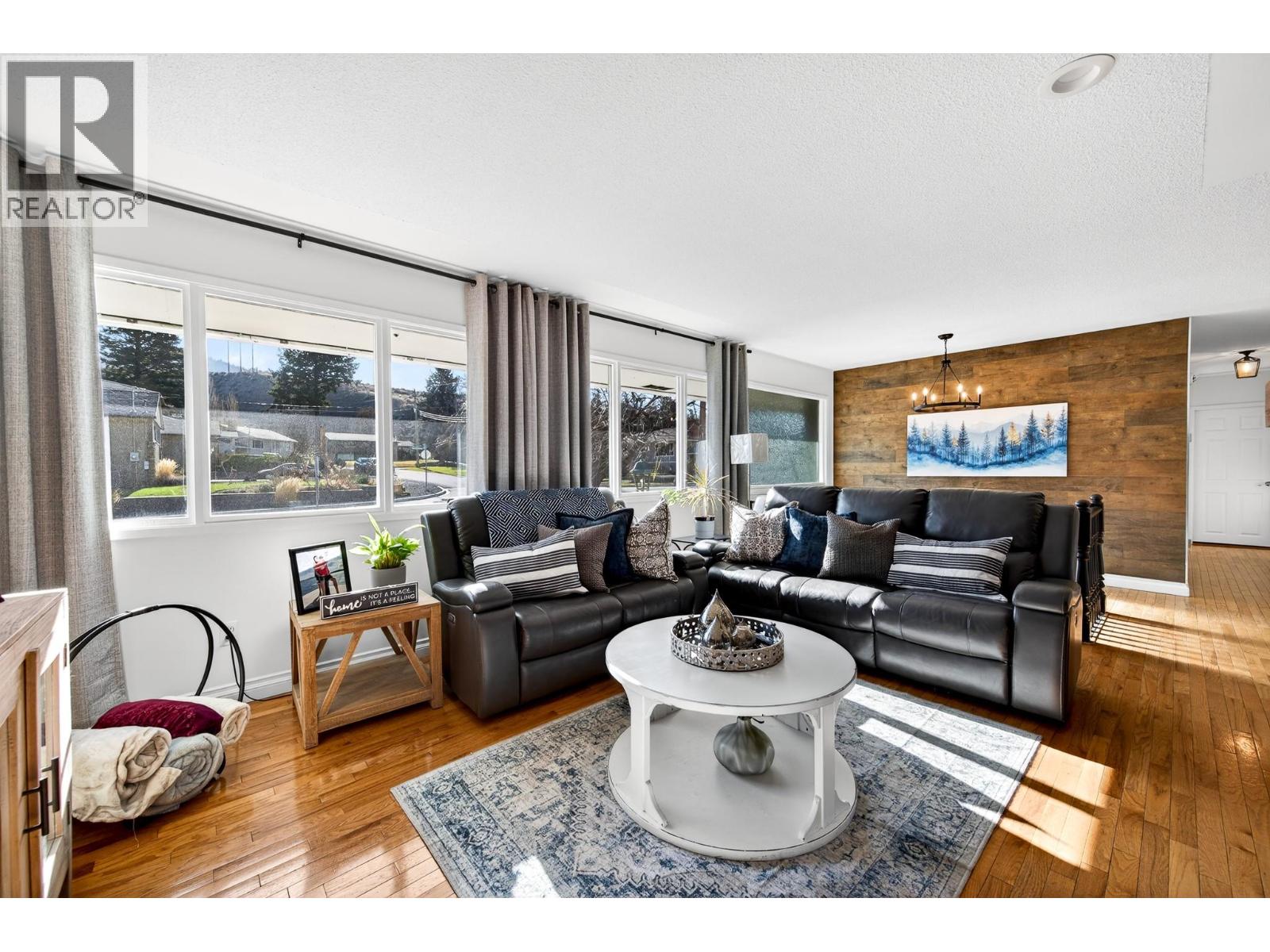 1886 VALLEYVIEW Drive, Kamloops