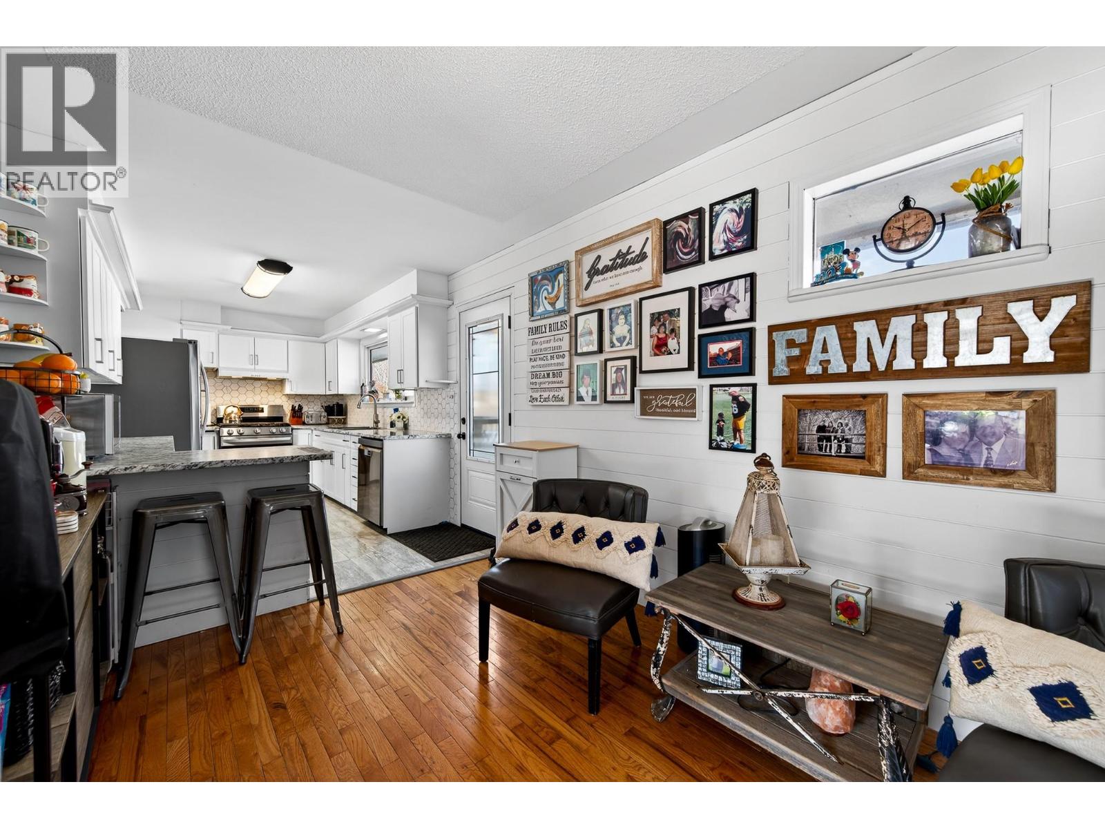 1886 VALLEYVIEW Drive, Kamloops