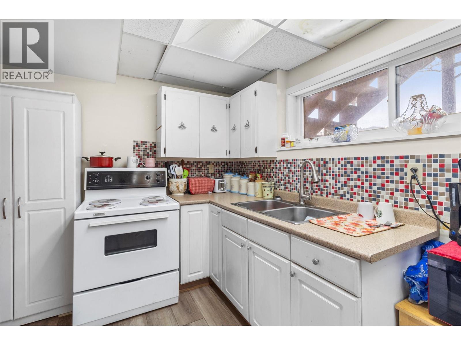 1886 VALLEYVIEW Drive, Kamloops