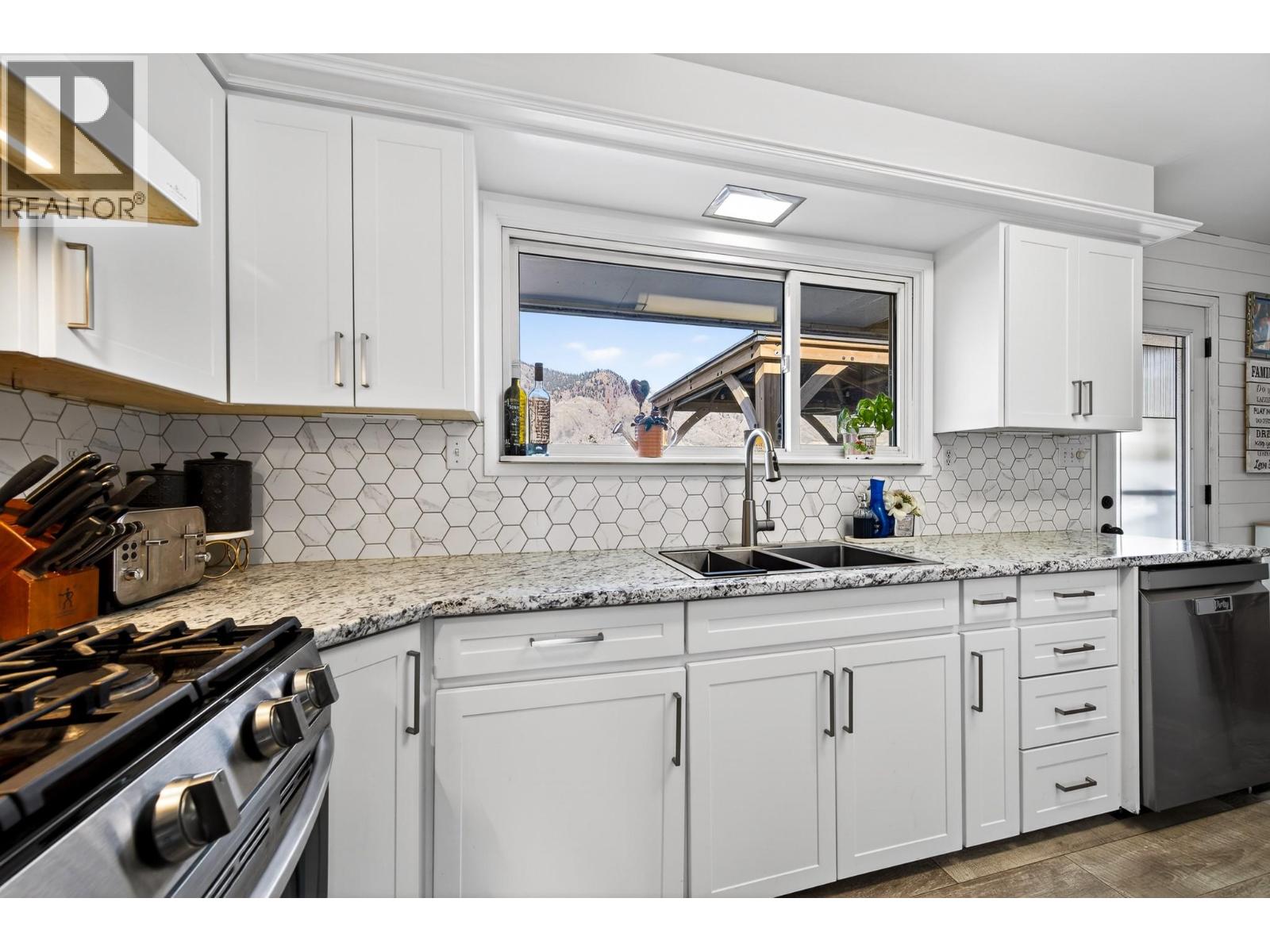 1886 VALLEYVIEW Drive, Kamloops