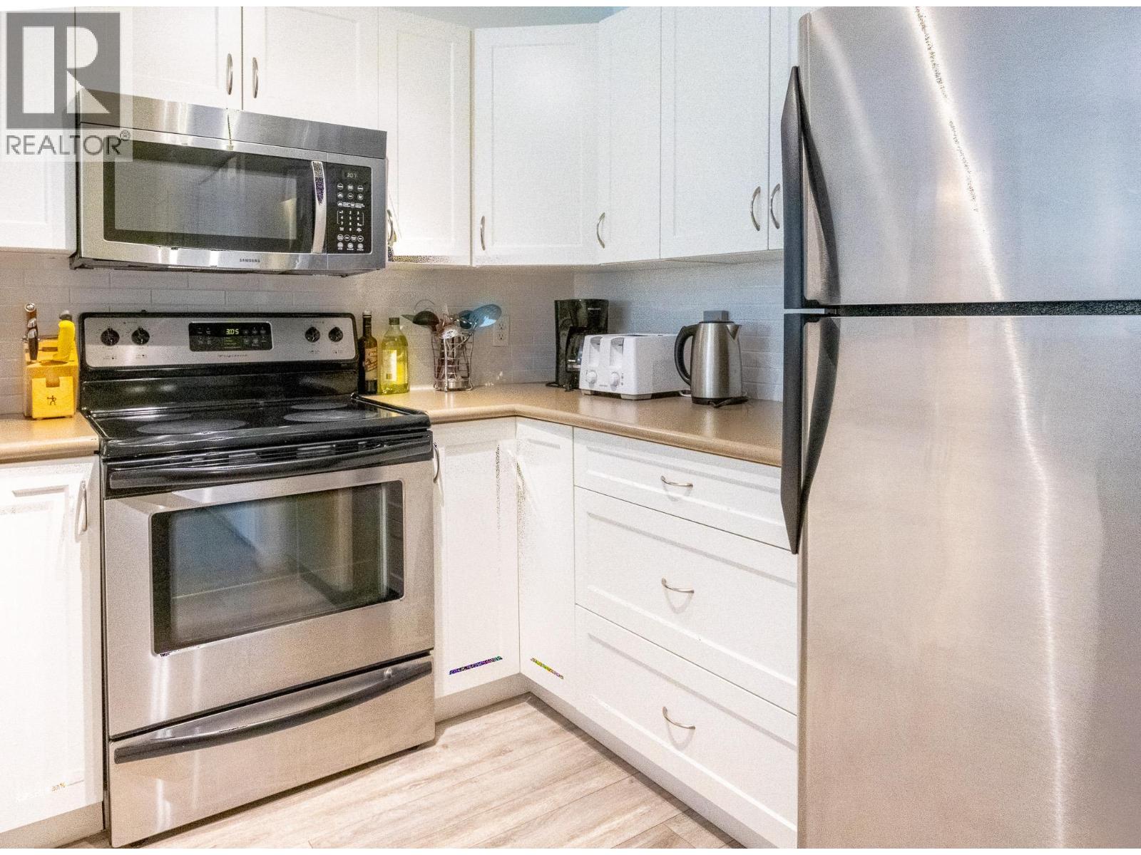 #2114 205 THIRD AVENUE - 7