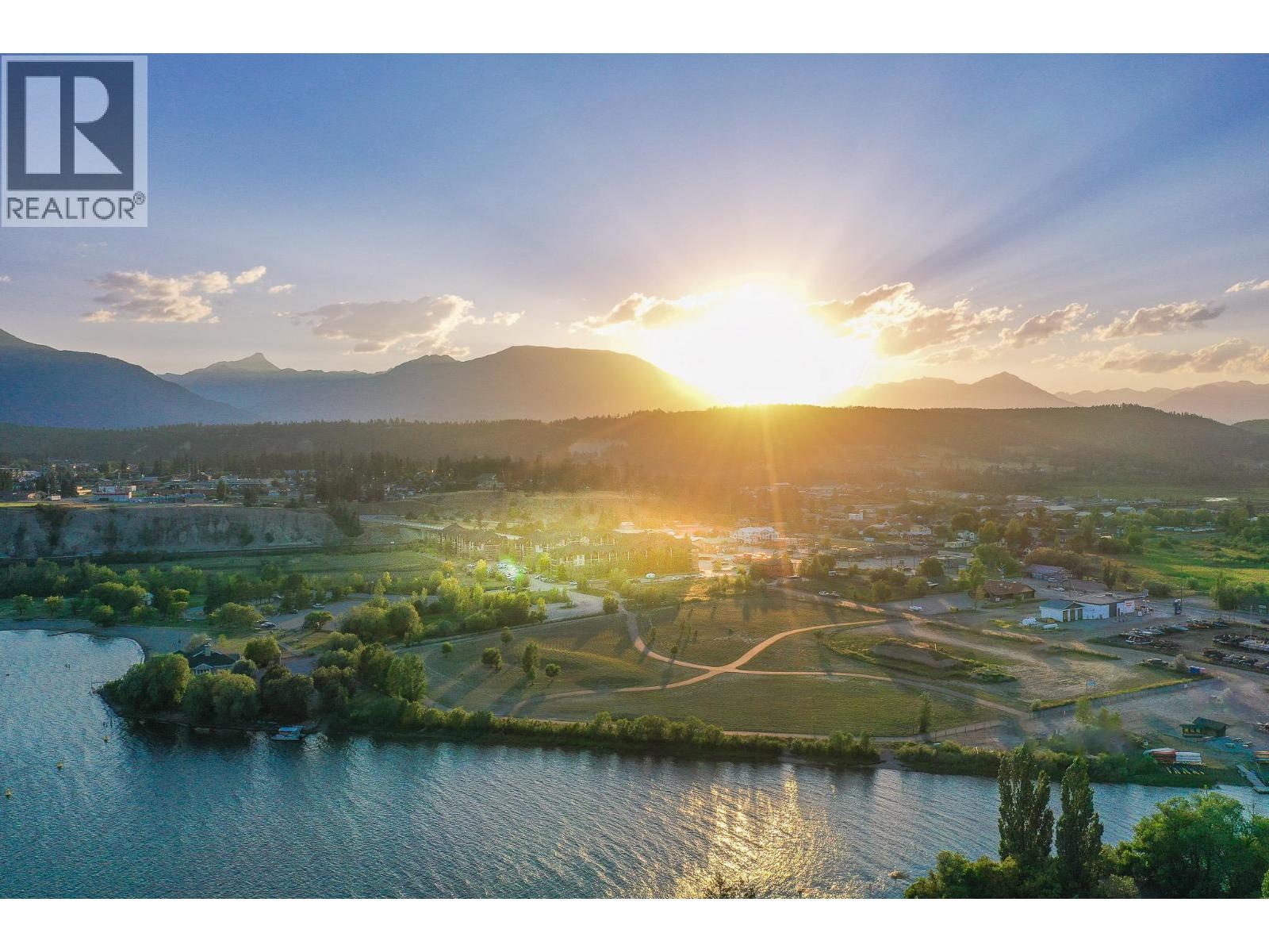 #2114 205 THIRD AVENUE - 24