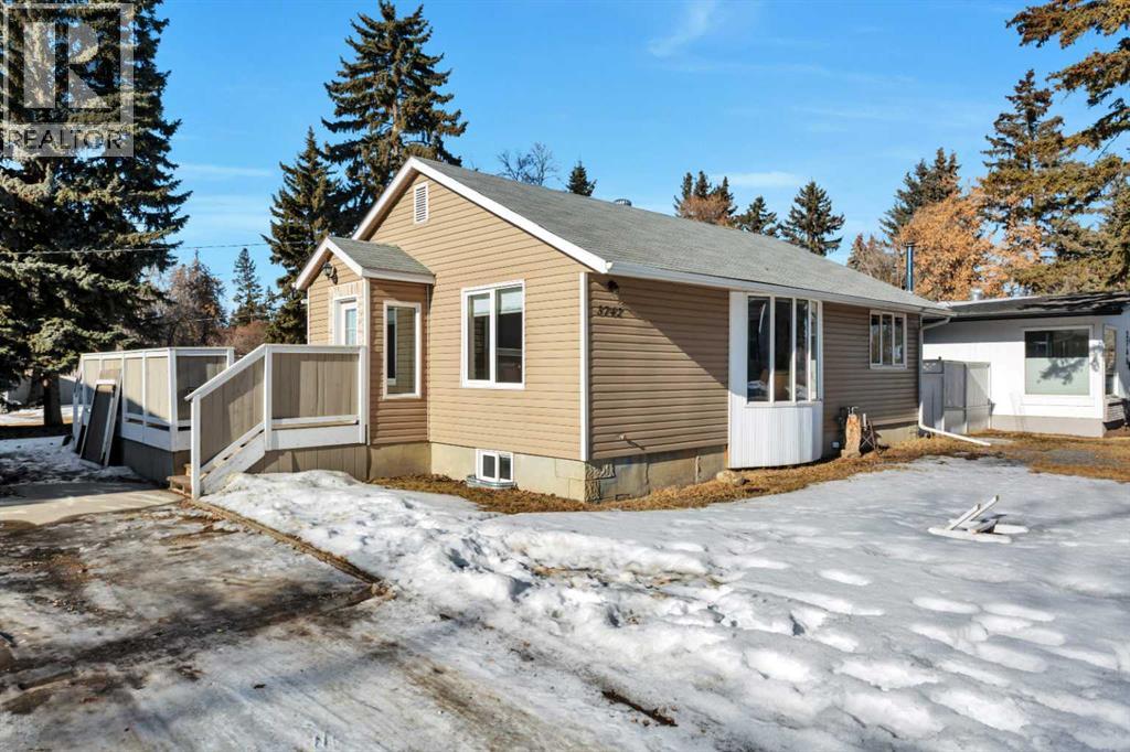 Single Family House Bungalow for Sale in   Avenue Mountview Red Deer 