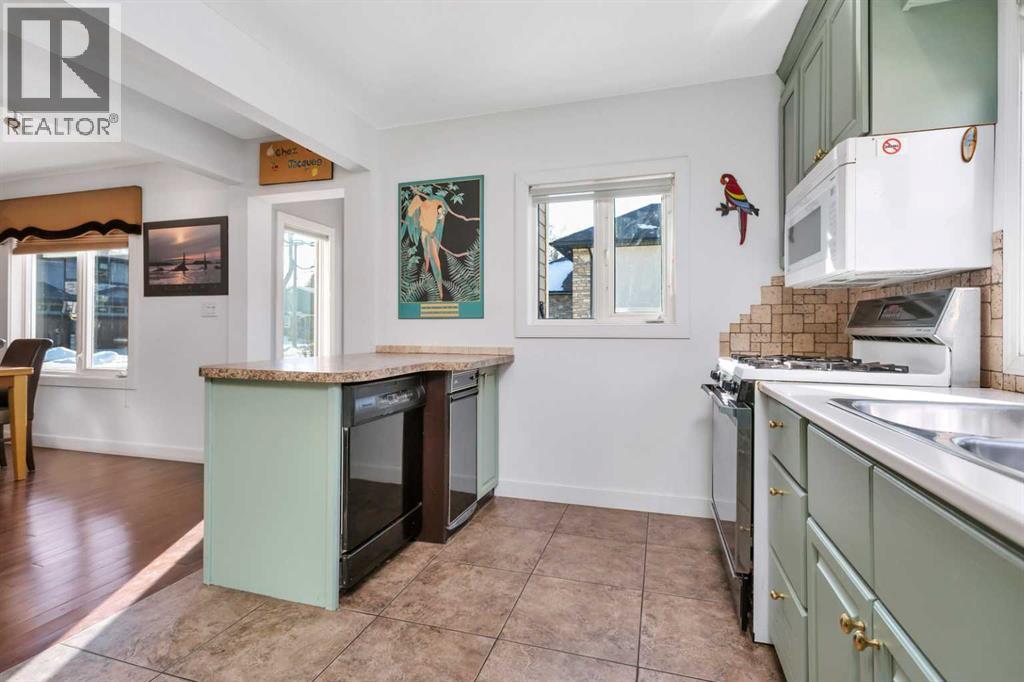 Single Family House Bungalow for Sale in   Avenue Mountview Red Deer 