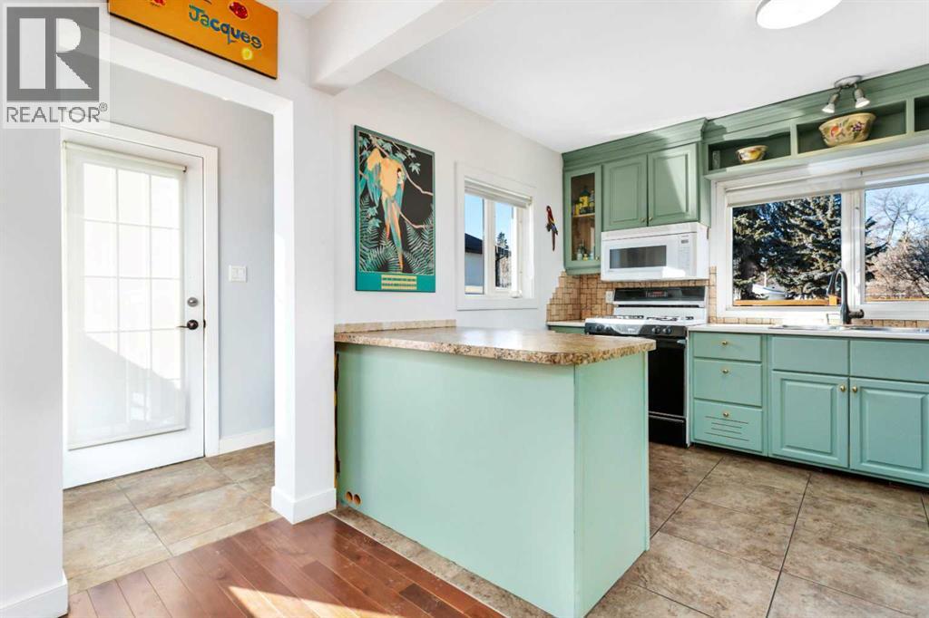 Single Family House Bungalow for Sale in   Avenue Mountview Red Deer 