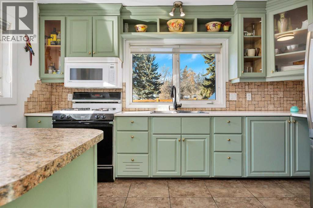 Single Family House Bungalow for Sale in   Avenue Mountview Red Deer 