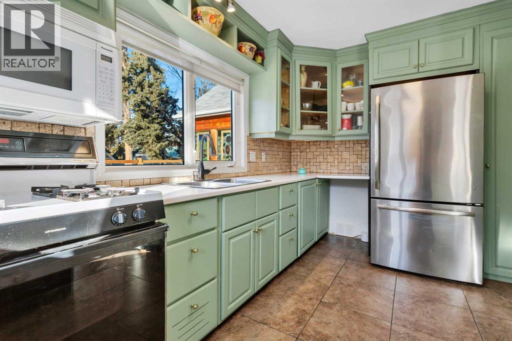 Single Family House Bungalow for Sale in   Avenue Mountview Red Deer 