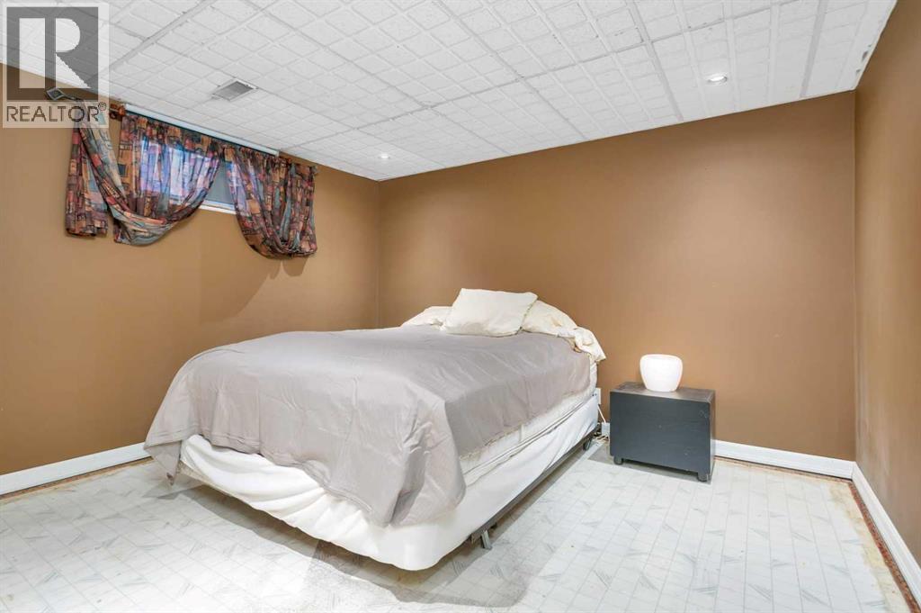 Single Family House Bungalow for Sale in   Avenue Mountview Red Deer 