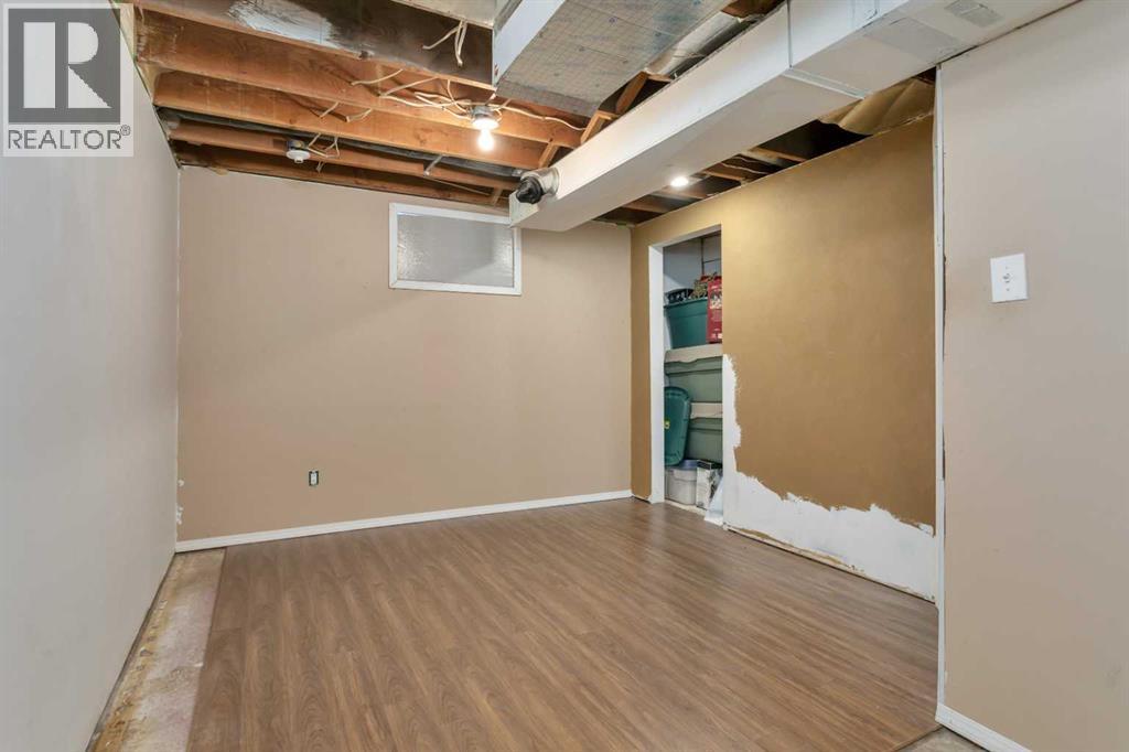 Single Family House Bungalow for Sale in   Avenue Mountview Red Deer 