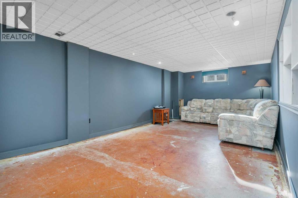 Single Family House Bungalow for Sale in   Avenue Mountview Red Deer 