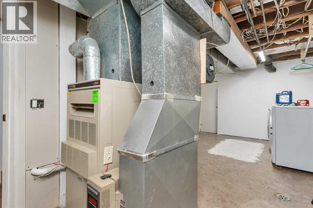 Single Family House Bungalow for Sale in   Avenue Mountview Red Deer 