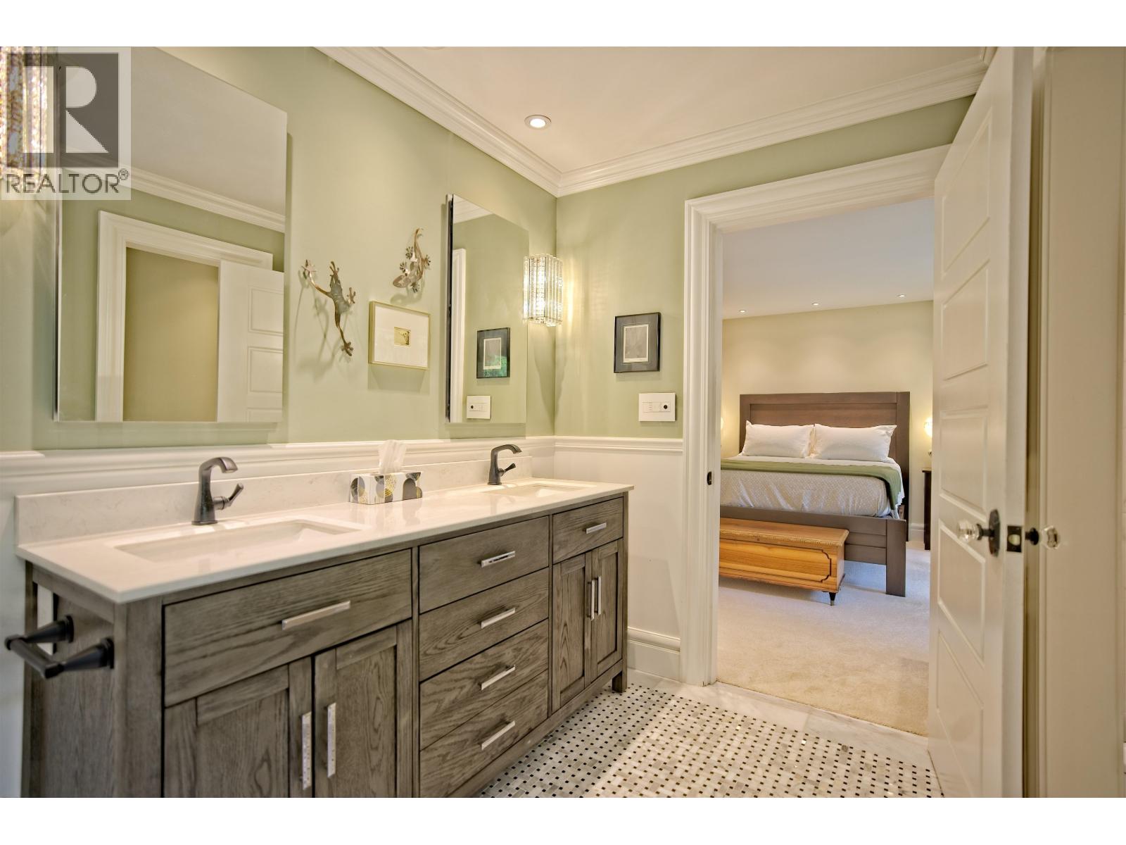 118 DOUGLAS ROAD, Salt Spring Island