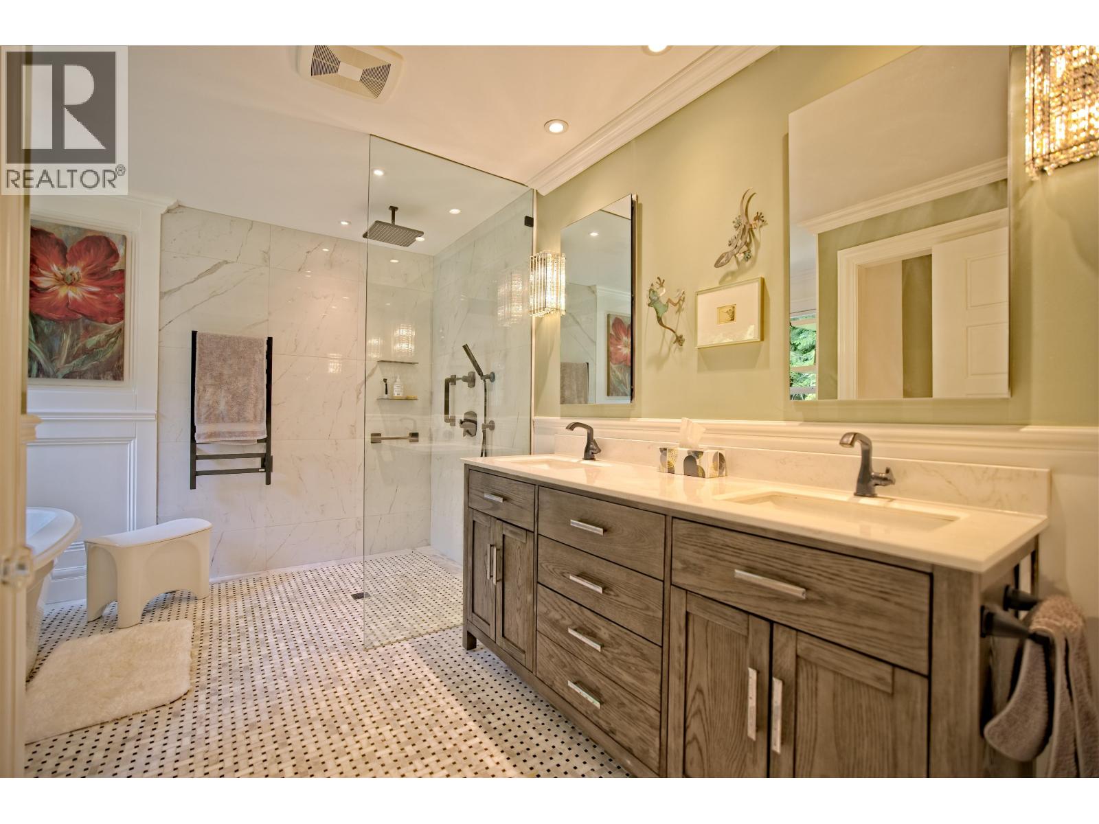 118 DOUGLAS ROAD, Salt Spring Island