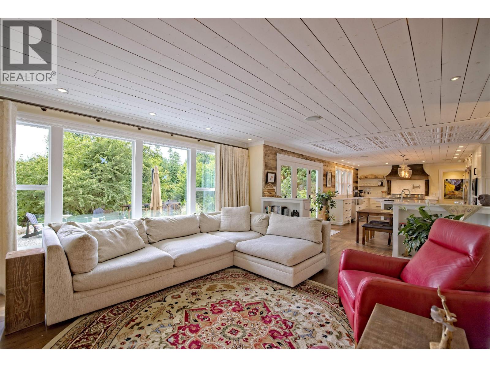 118 DOUGLAS ROAD, Salt Spring Island